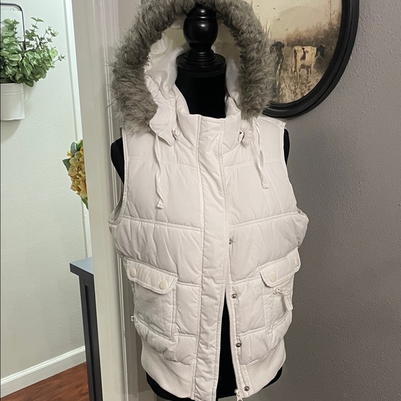 Pimkie Jackets & Blazers - PIMKIE retro fur trimmed hooded puffer vest